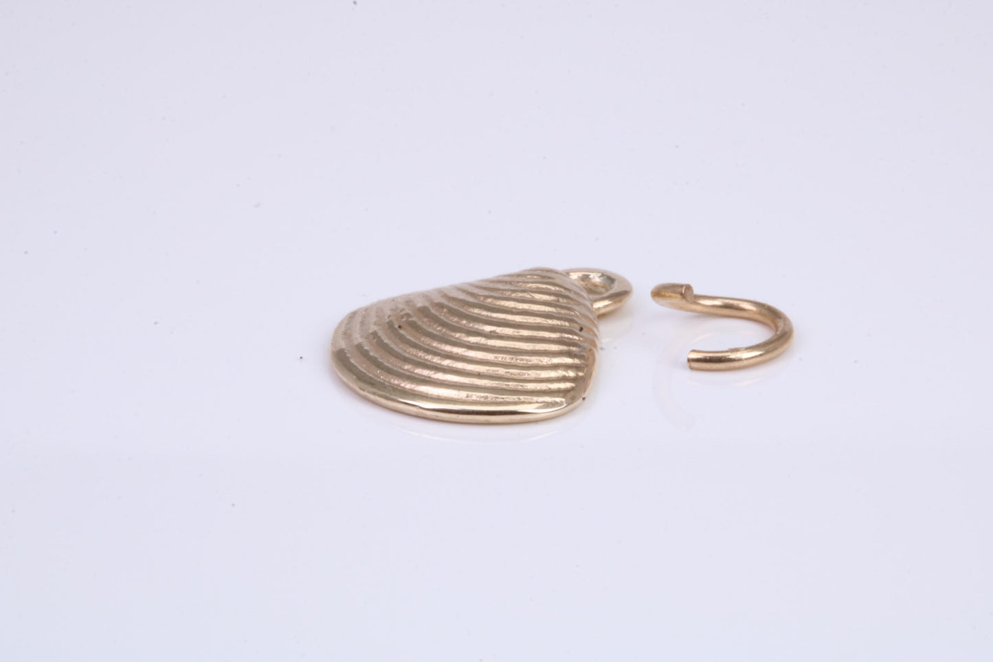 Sea Shell Charm, Traditional Charm, Made from Solid 9ct Yellow Gold, British Hallmarked, Complete with Attachment Link