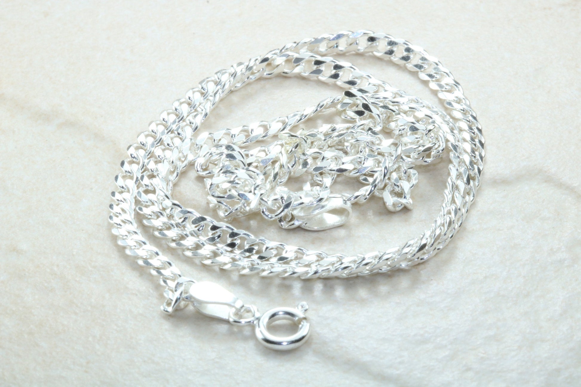 Silver diamond cut curb Chain. Silver chain with diamond cut links. 22 inch Length. Perfect for pendants or worn on its own.