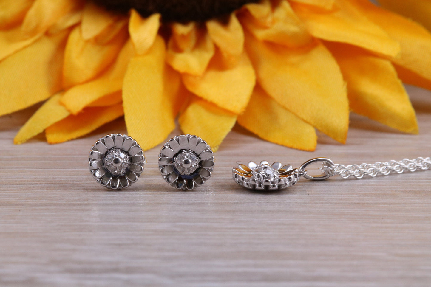 Daisy Flower Stud Earrings with Matching Necklace