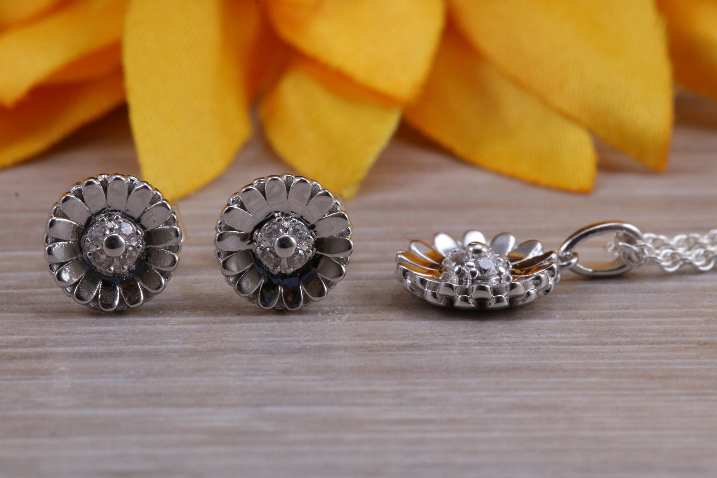 Daisy Flower Stud Earrings with Matching Necklace