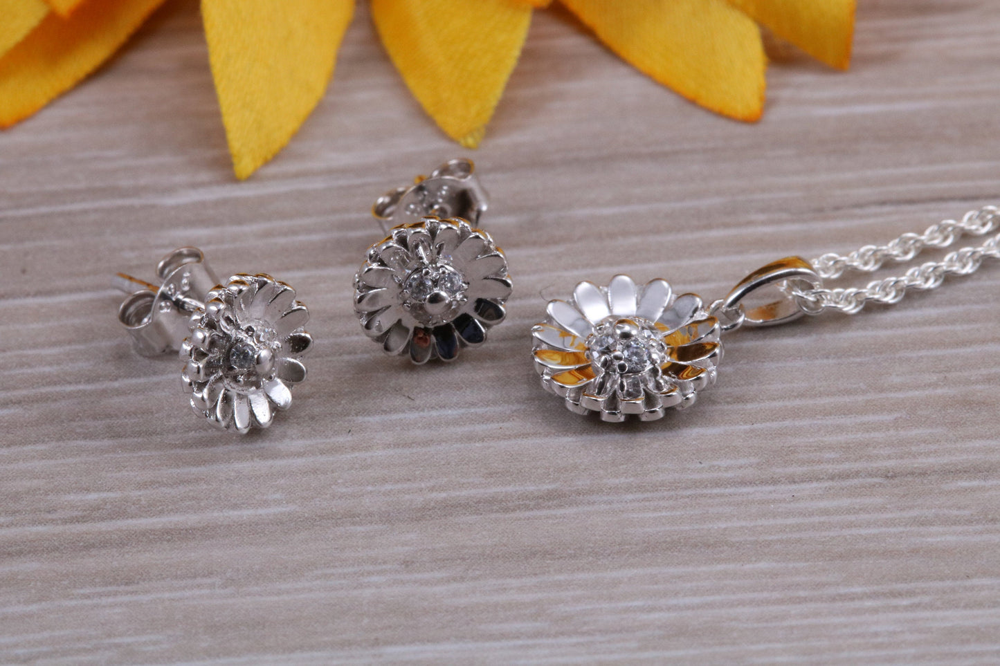 Daisy Flower Stud Earrings with Matching Necklace