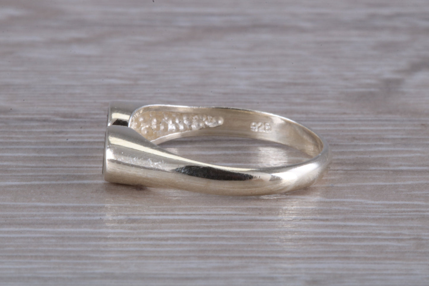 Silver Black Onyx open ended ring, 925 grade sterling silver with black Onyx inlay, suitable for all age groups, very unusual design