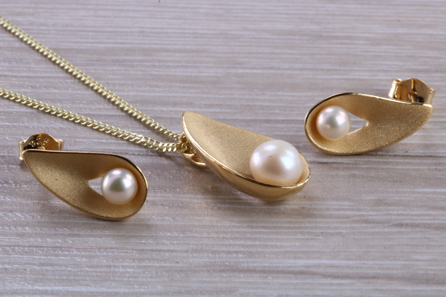 Real Pearl Necklace and Matching Stud Earrings
