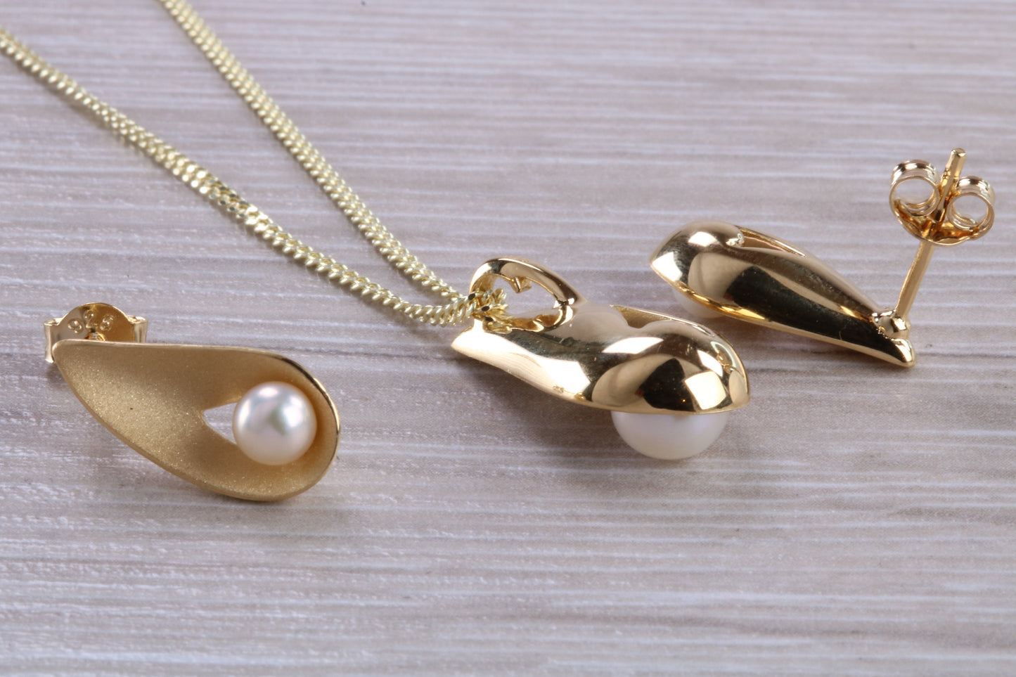 Real Pearl Necklace and Matching Stud Earrings
