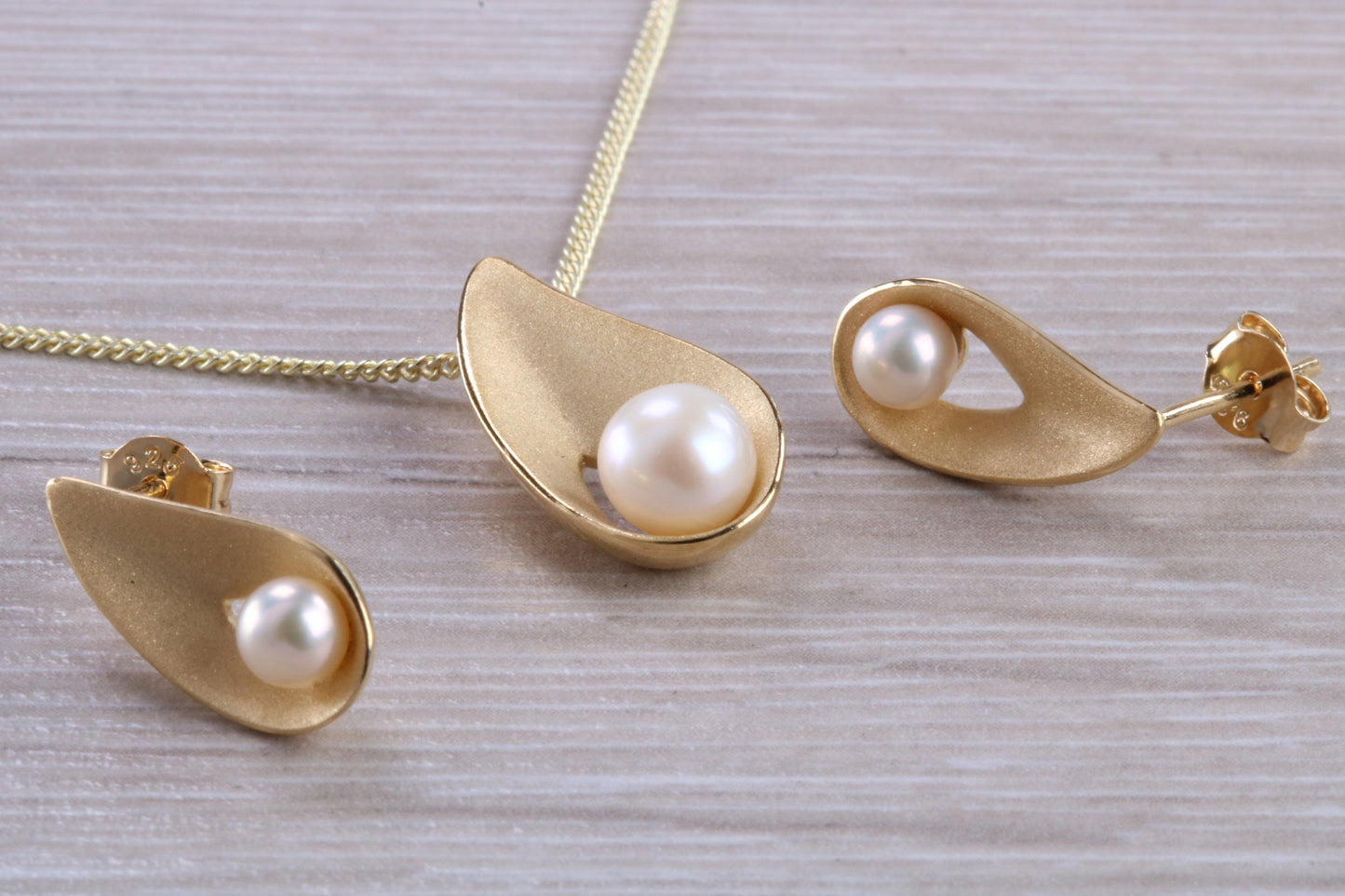 Real Pearl Necklace and Matching Stud Earrings