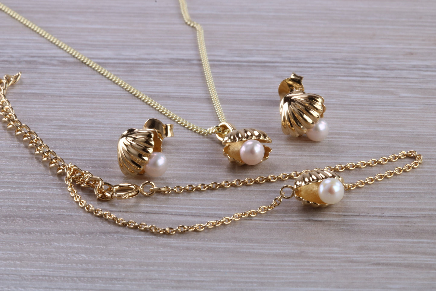 Real Pearl Necklace and Matching Stud Earrings with Bracelet