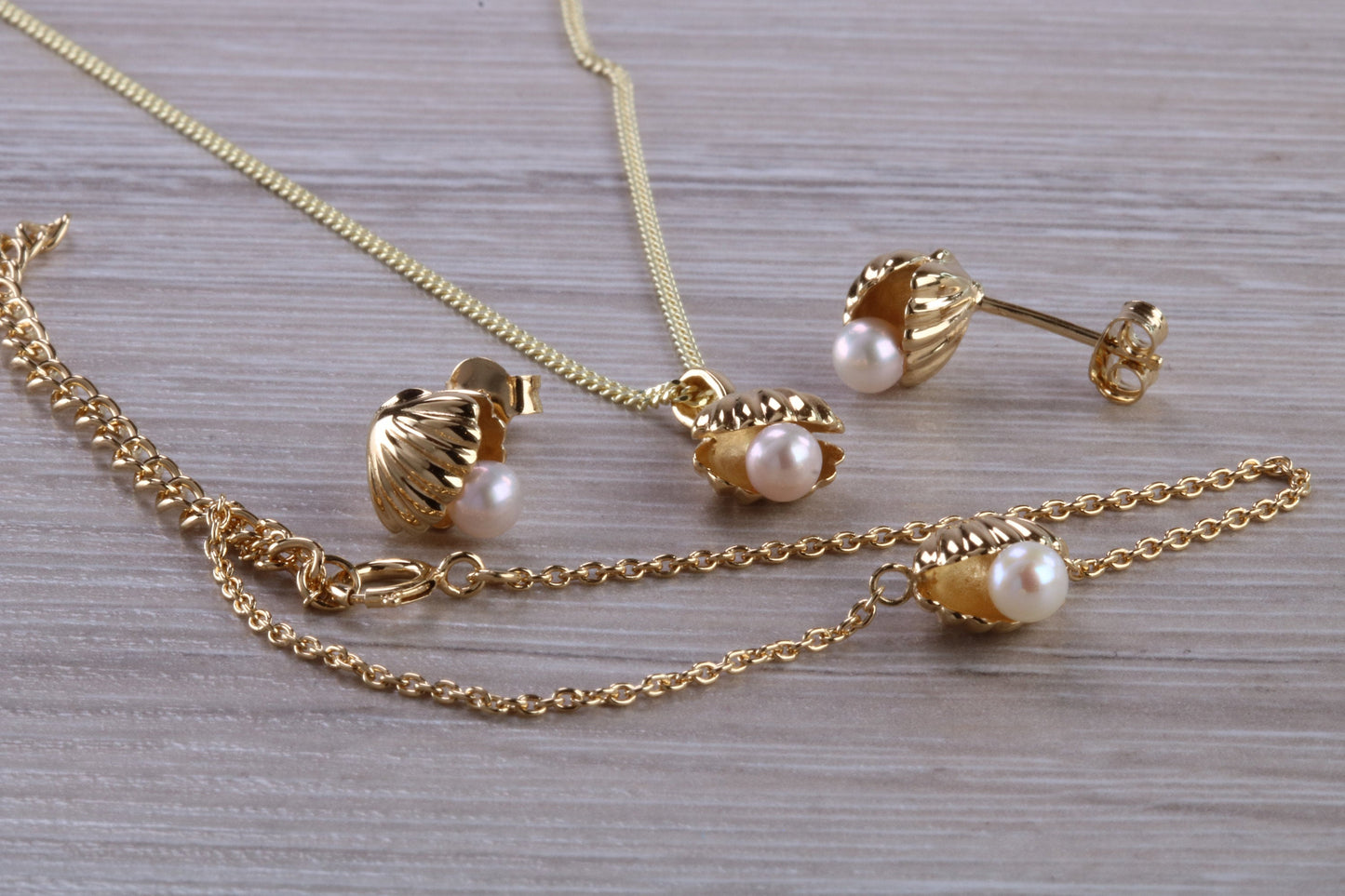 Real Pearl Necklace and Matching Stud Earrings with Bracelet
