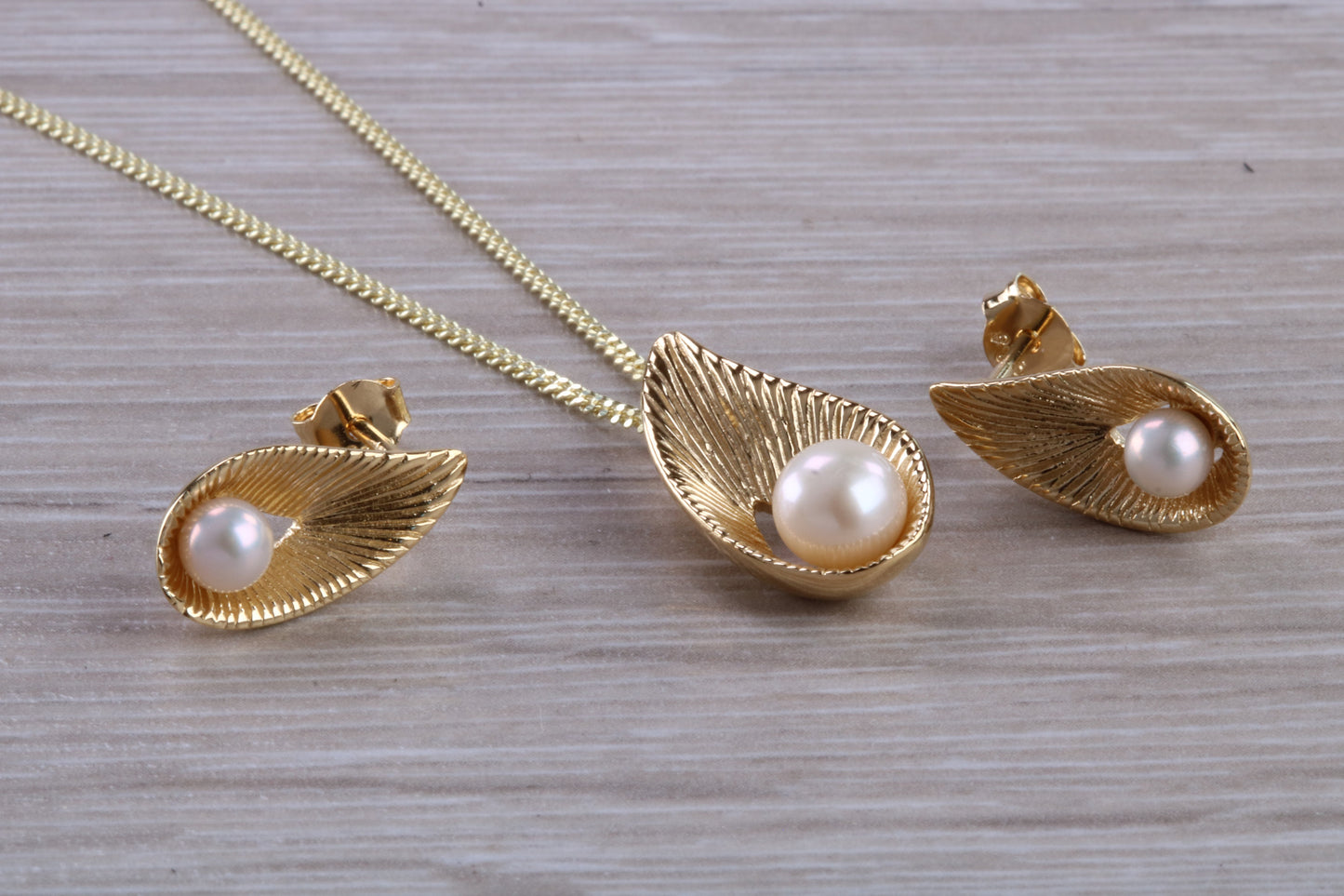 Real Pearl Necklace and Matching Stud Earrings