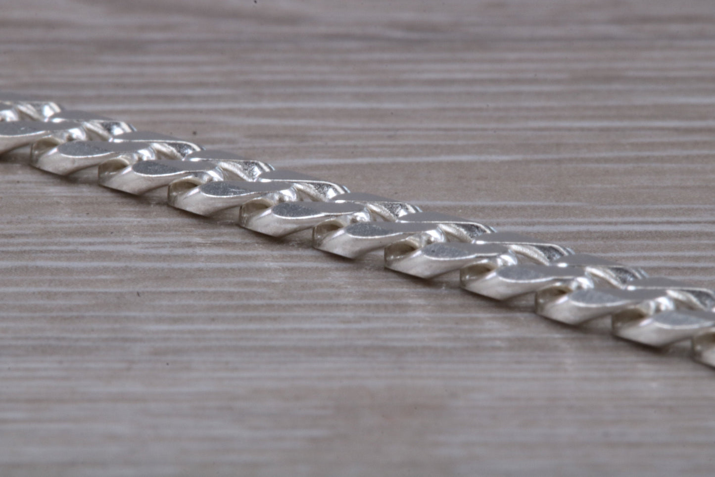 Diamond Cut Curb Chain. Silver chain with diamond cut links