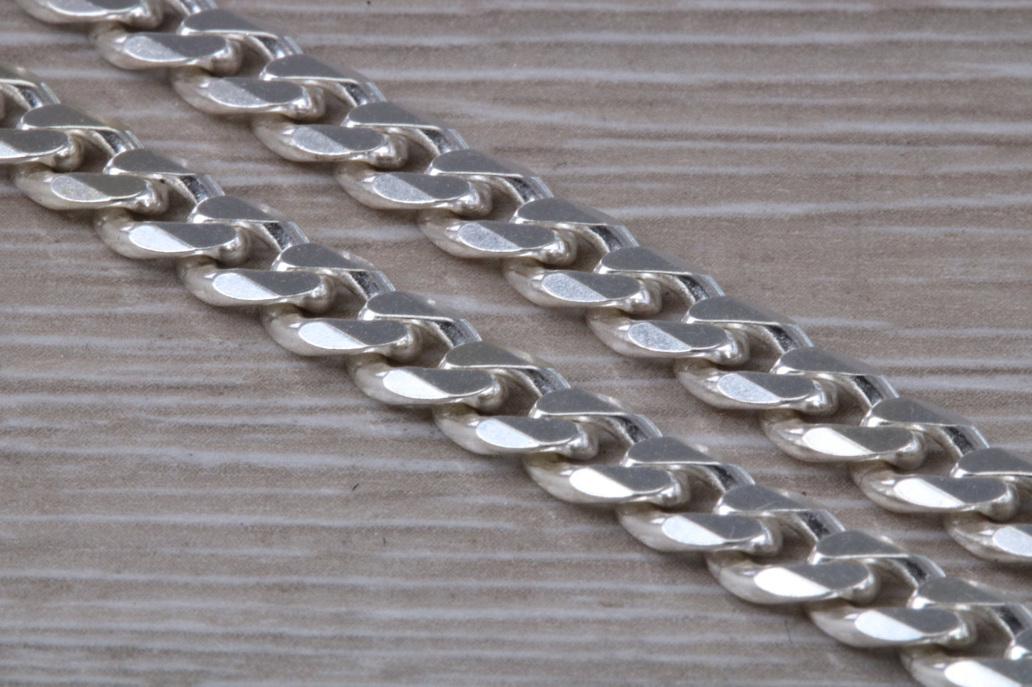 Diamond Cut Curb Chain. Silver chain with diamond cut links