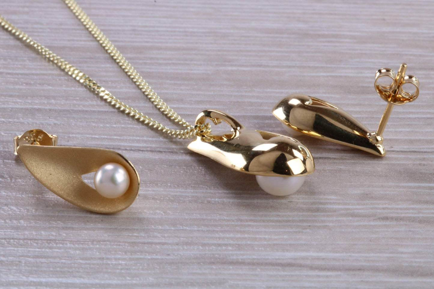 Real Pearl Necklace and Matching Stud Earrings