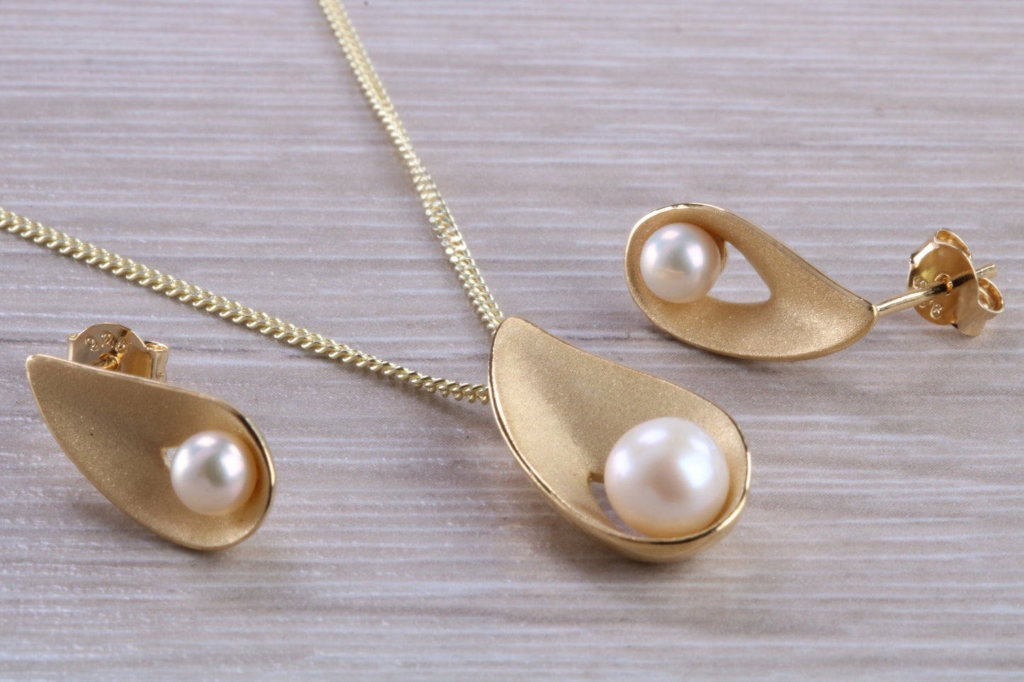 Real Pearl Necklace and Matching Stud Earrings
