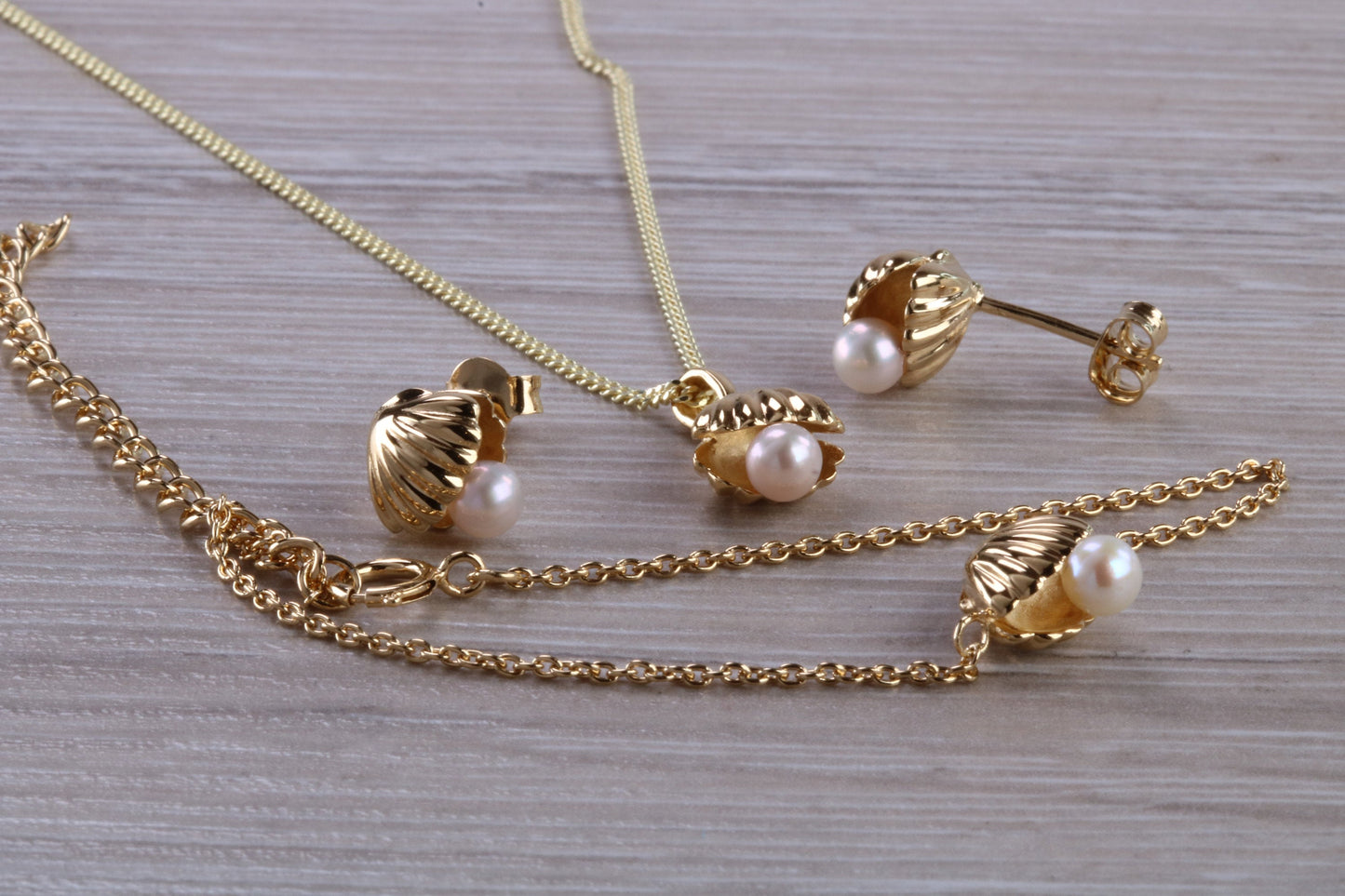 Real Pearl Necklace and Matching Stud Earrings with Bracelet