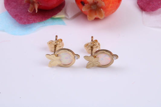 Opal and Z set Stud Earrings Made from 9ct Yellow Gold