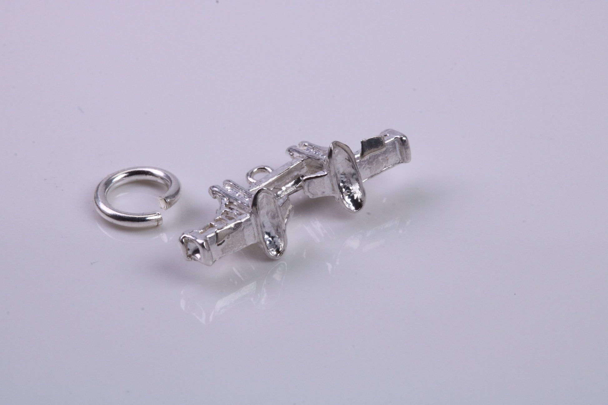 Iconic London Bridge Charm, Traditional Charm, Made from Solid 925 Grade Sterling Silver, Complete with Attachment Link