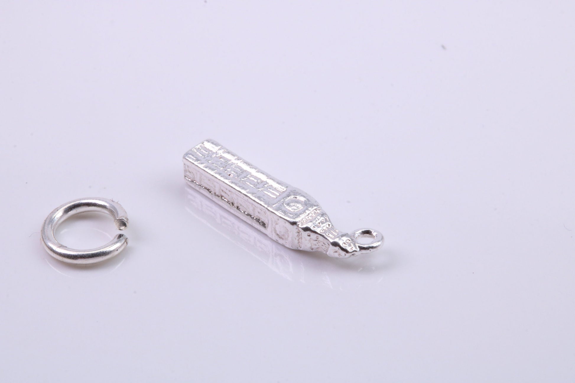 Iconic London Big Ben Charm, Traditional Charm, Made from Solid 925 Grade Sterling Silver, Complete with Attachment Link