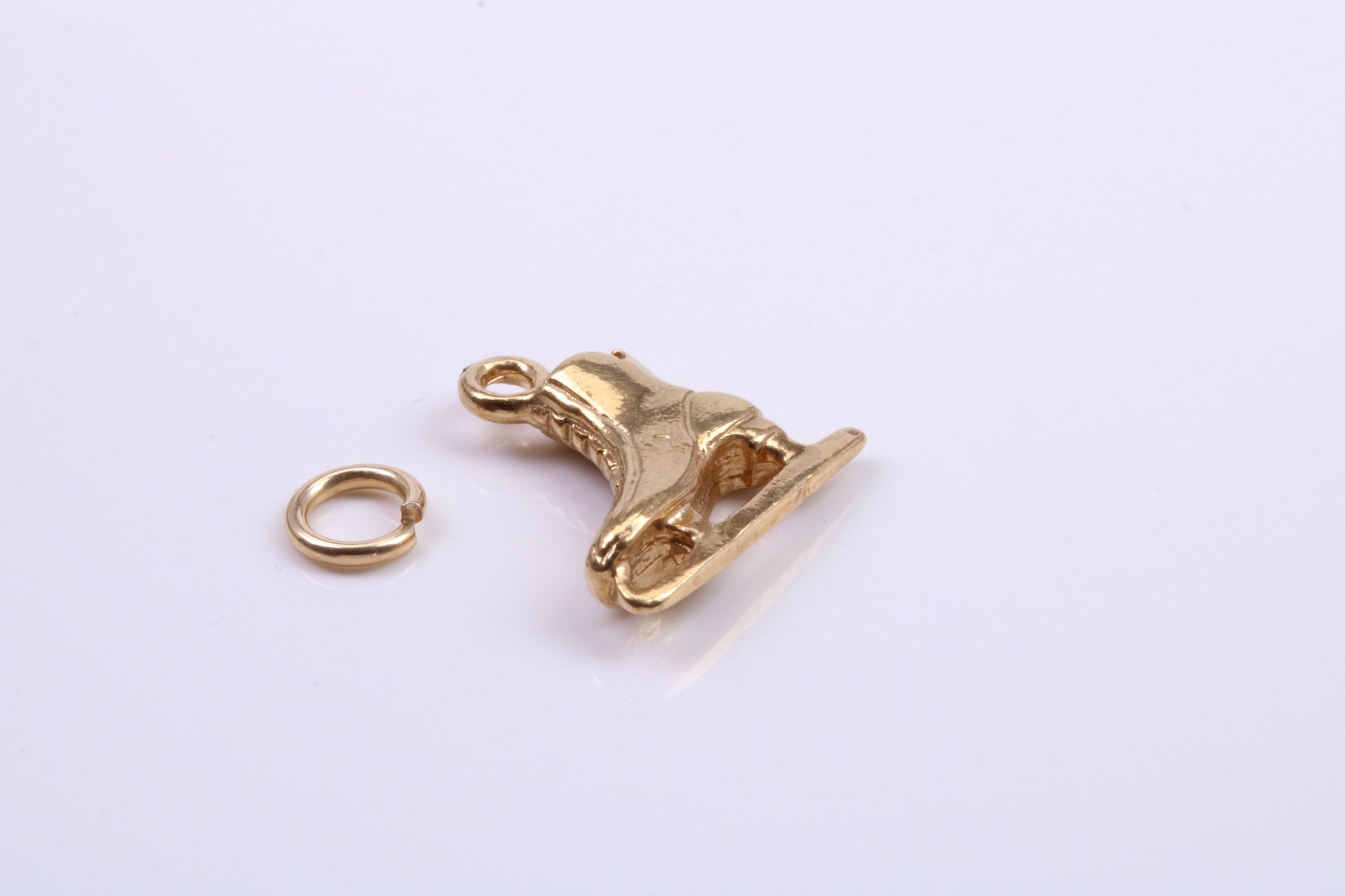 Ice Skate Charm, Traditional Charm, Made from Solid 9ct Yellow Gold, British Hallmarked, Complete with Attachment Link