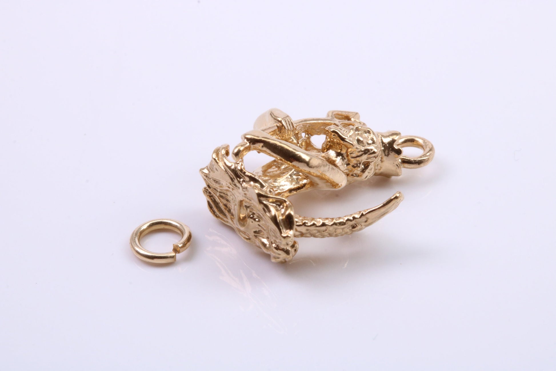Aquarius Zodiac Sign Charm, Traditional Charm, Made from Solid 9ct Yellow Gold, British Hallmarked, Complete with Attachment Link