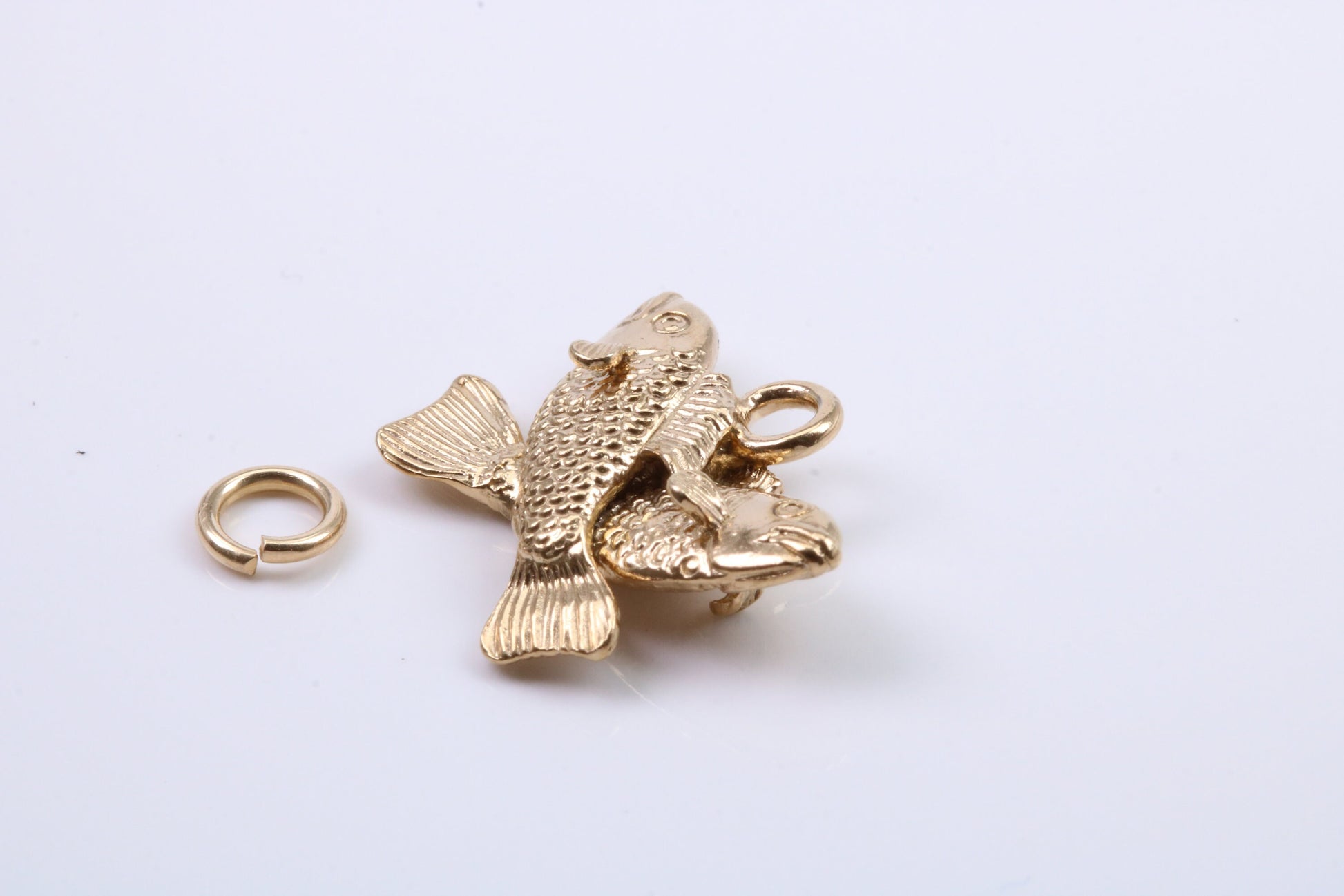 Pisces Zodiac Sign Charm, Traditional Charm, Made from Solid 9ct Yellow Gold, British Hallmarked, Complete with Attachment Link