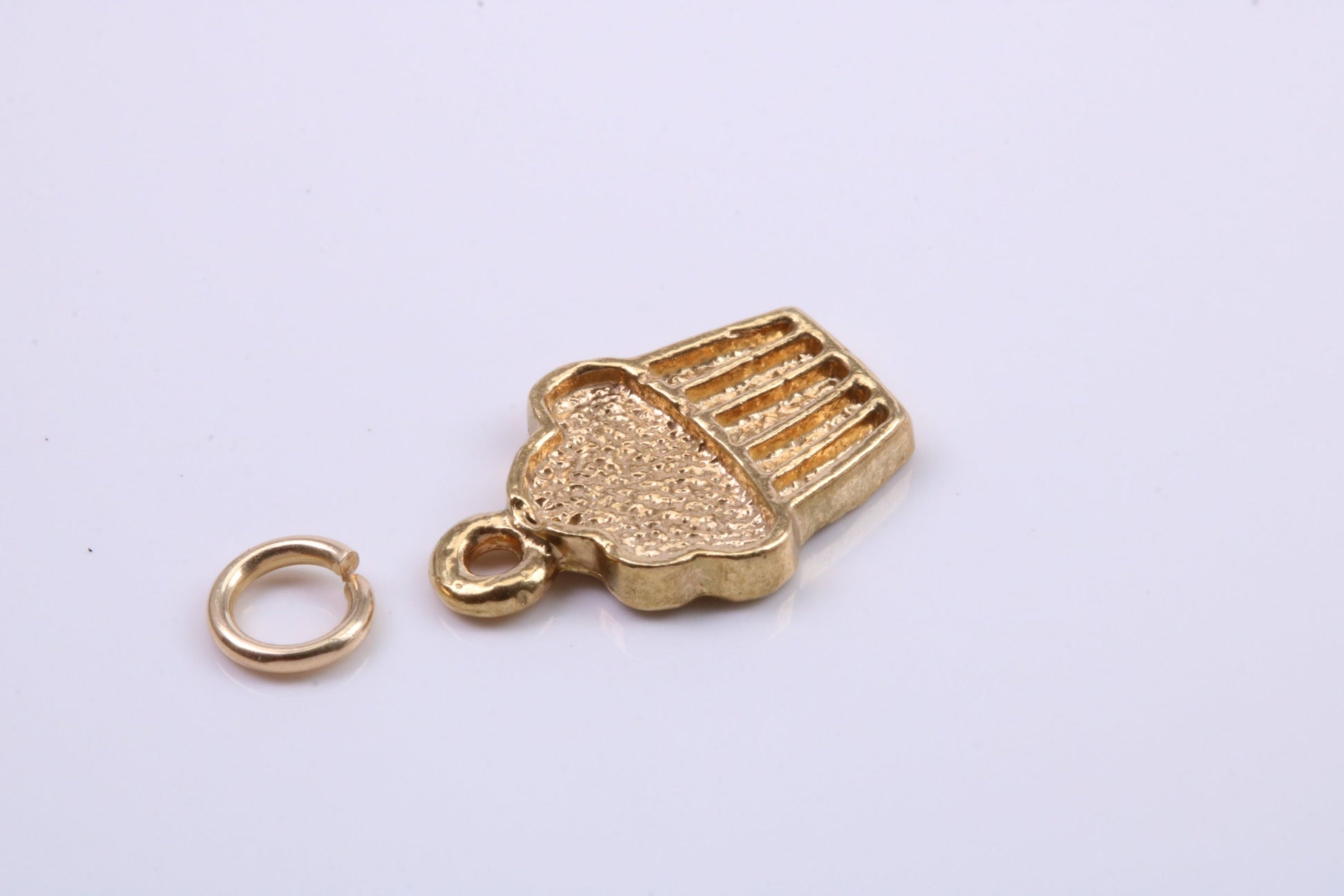 Cup Cake Charm, Traditional Charm, Made from Solid 9ct Yellow Gold, British Hallmarked, Complete with Attachment Link