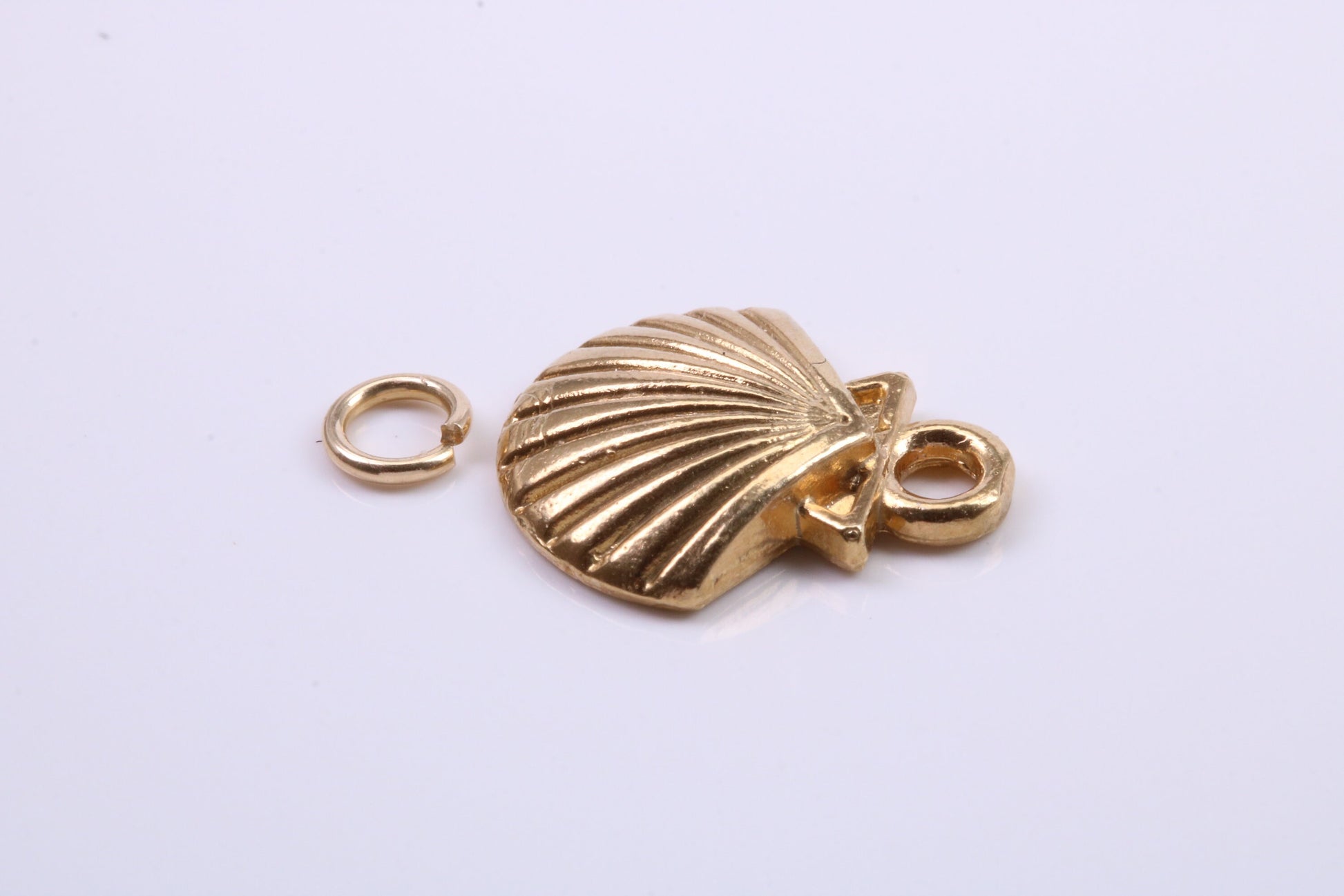 Sea Shell Charm, Traditional Charm, Made from Solid 9ct Yellow Gold, British Hallmarked, Complete with Attachment Link