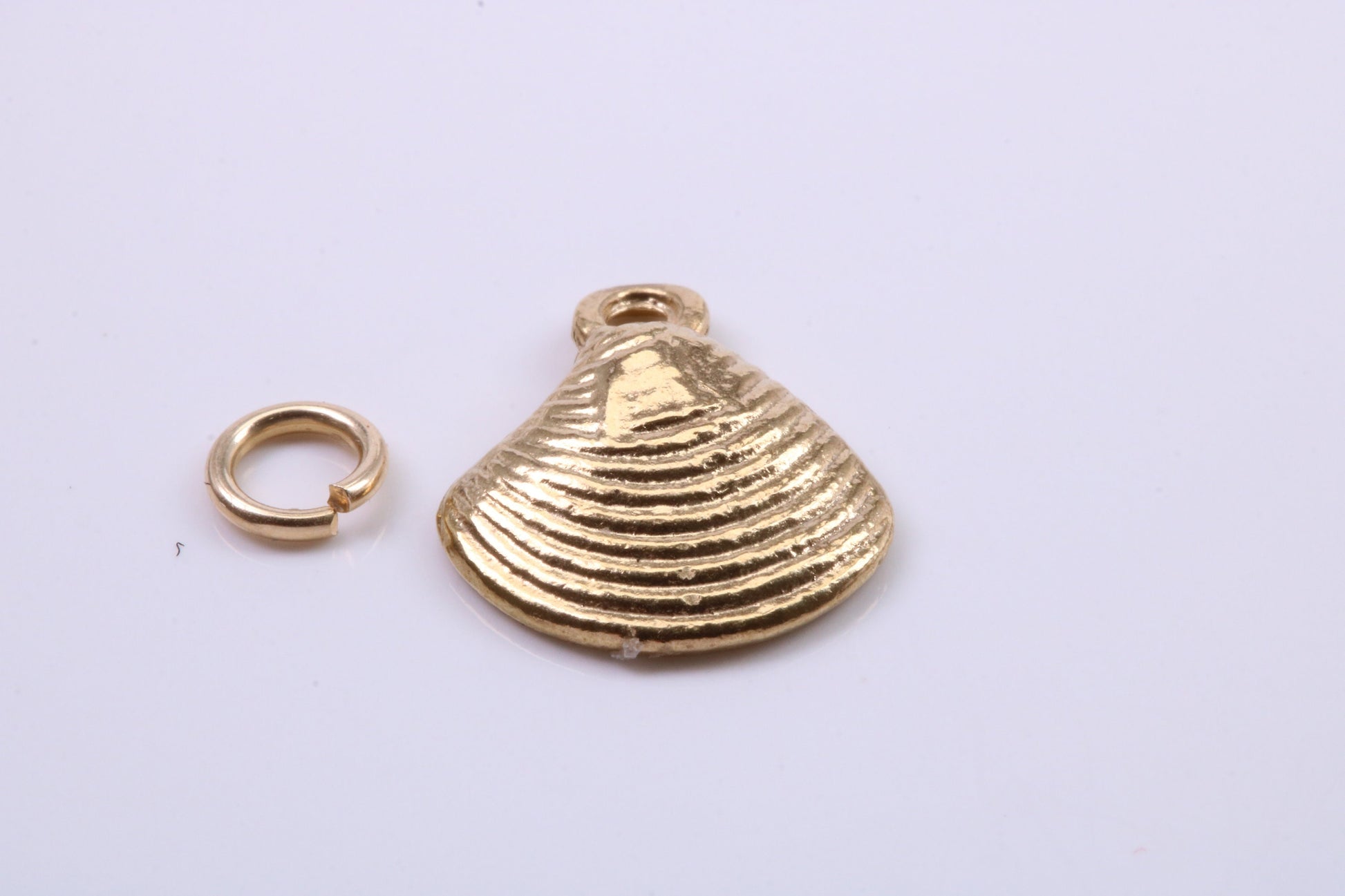 Sea Shell Charm, Traditional Charm, Made from Solid 9ct Yellow Gold, British Hallmarked, Complete with Attachment Link