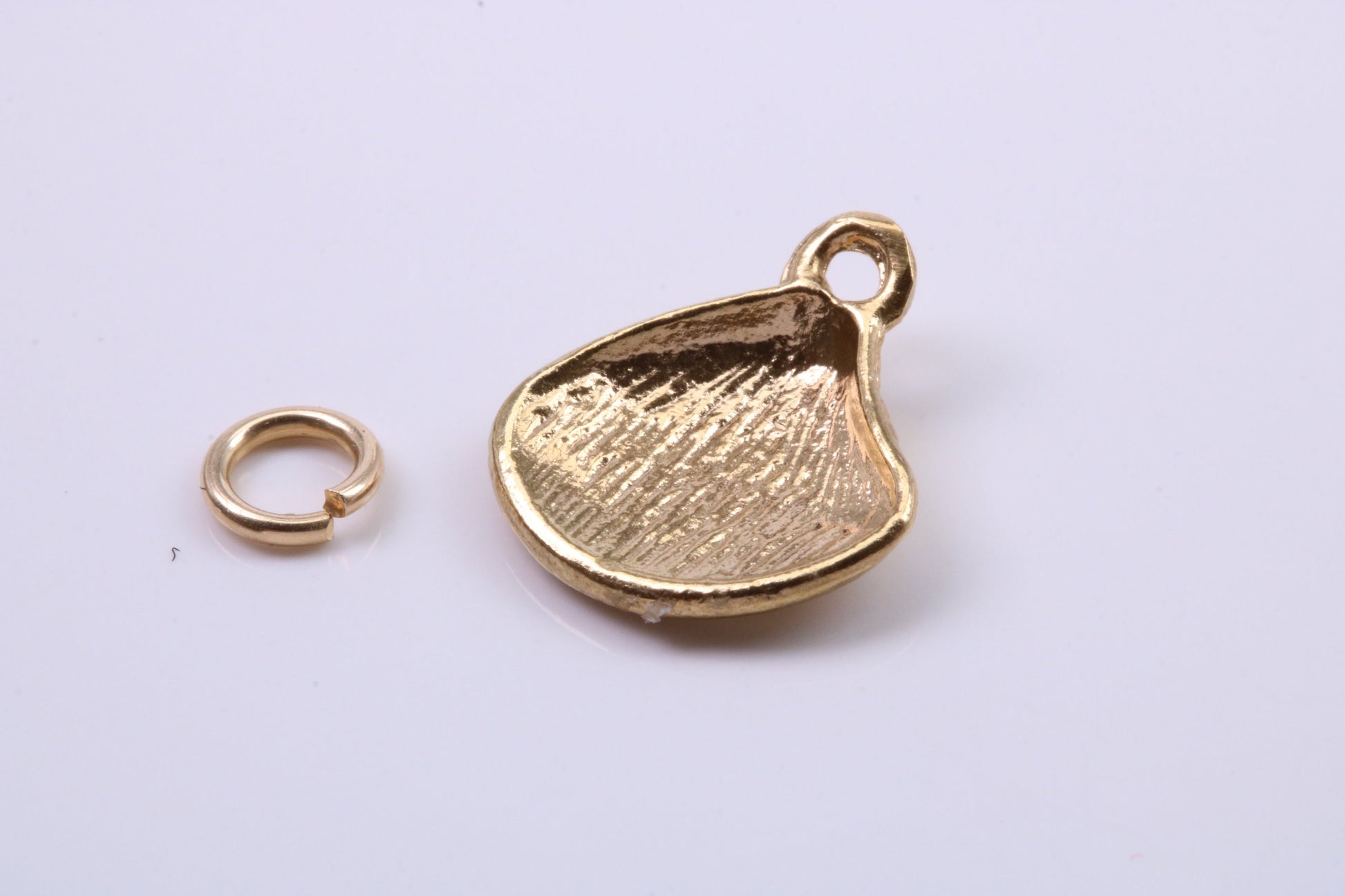 Sea Shell Charm, Traditional Charm, Made from Solid 9ct Yellow Gold, British Hallmarked, Complete with Attachment Link
