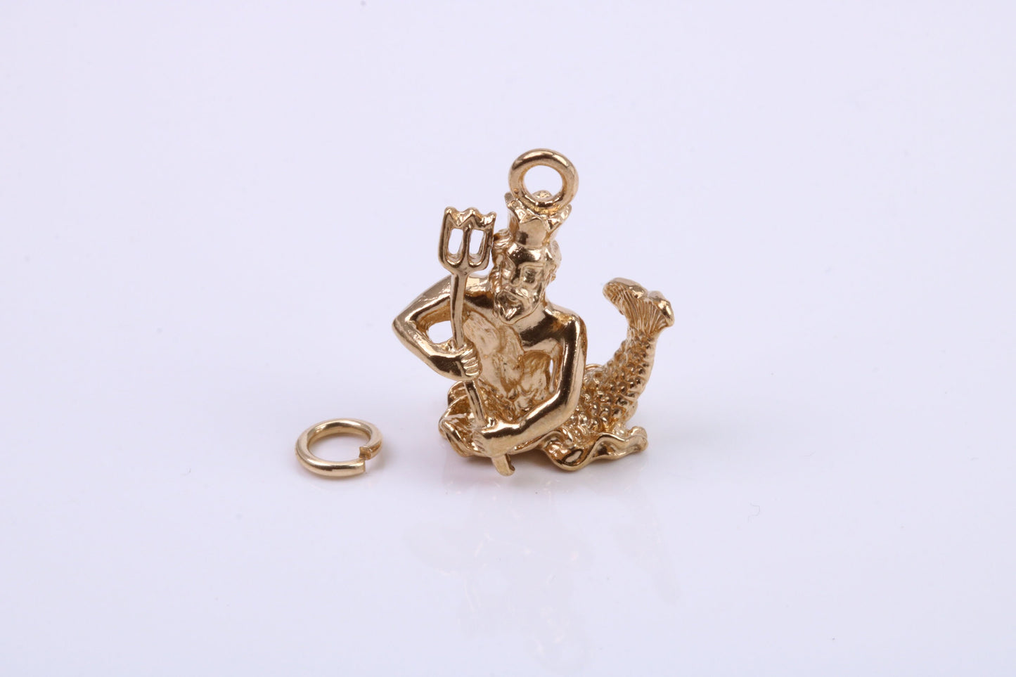 Aquarius Zodiac Sign Charm, Traditional Charm, Made from Solid 9ct Yellow Gold, British Hallmarked, Complete with Attachment Link