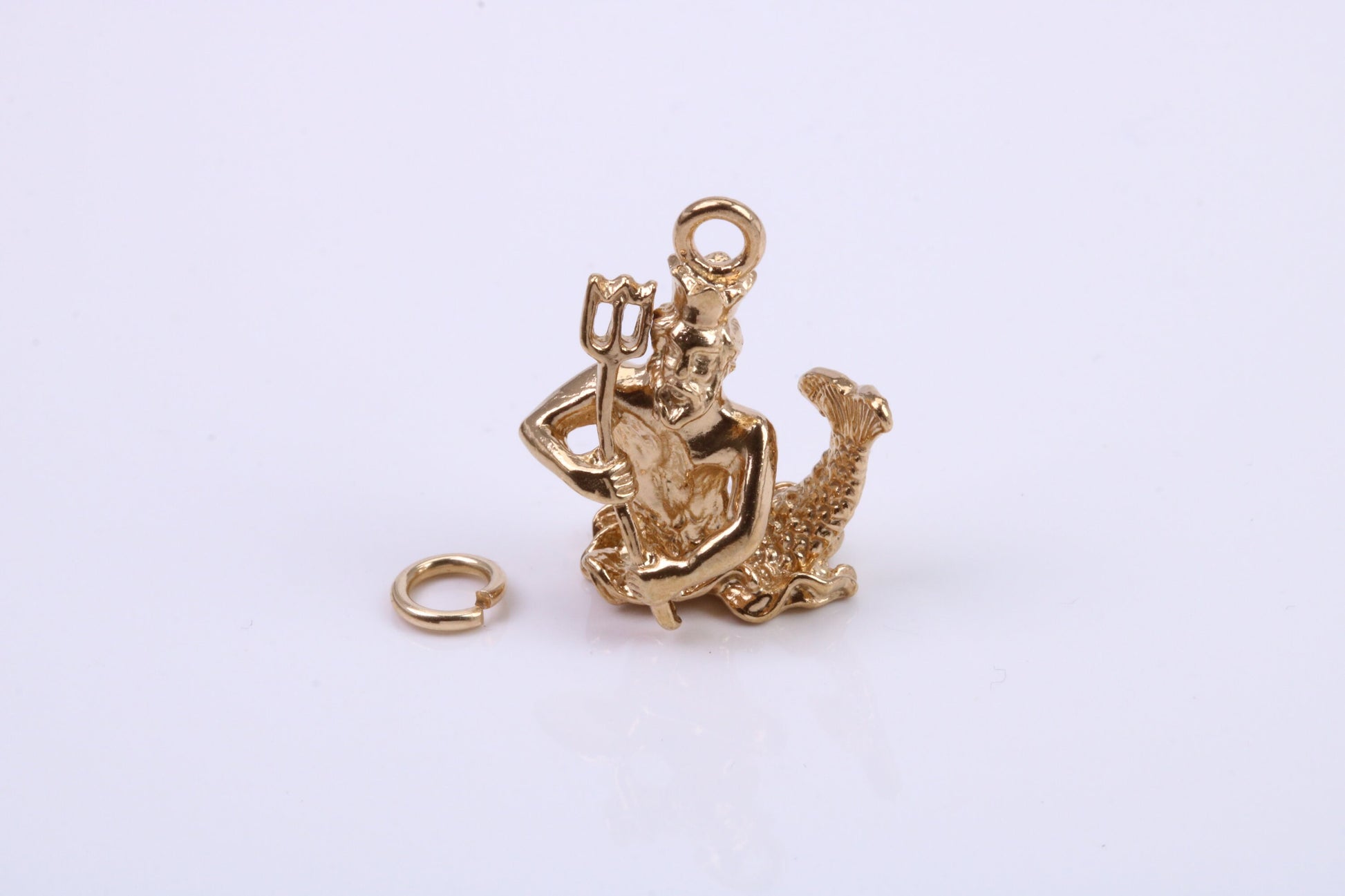 Aquarius Zodiac Sign Charm, Traditional Charm, Made from Solid 9ct Yellow Gold, British Hallmarked, Complete with Attachment Link