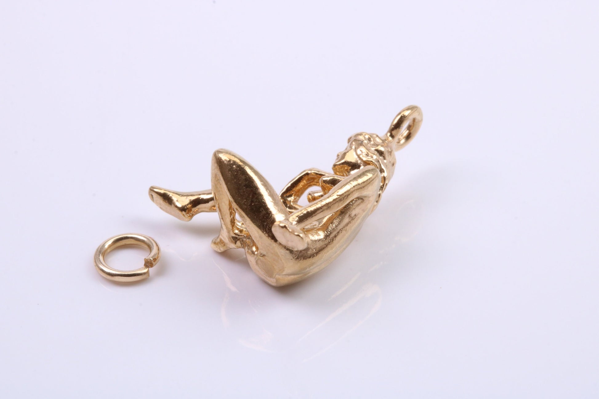 Virgo Zodiac Sign Charm, Traditional Charm, Made from Solid 9ct Yellow Gold, British Hallmarked, Complete with Attachment Link