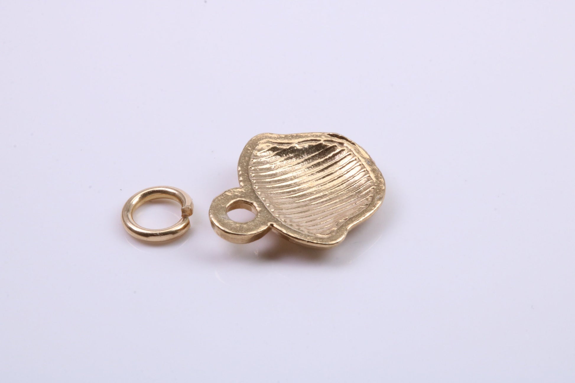 Cup Cake Charm, Traditional Charm, Made from Solid 9ct Yellow Gold, British Hallmarked, Complete with Attachment Link