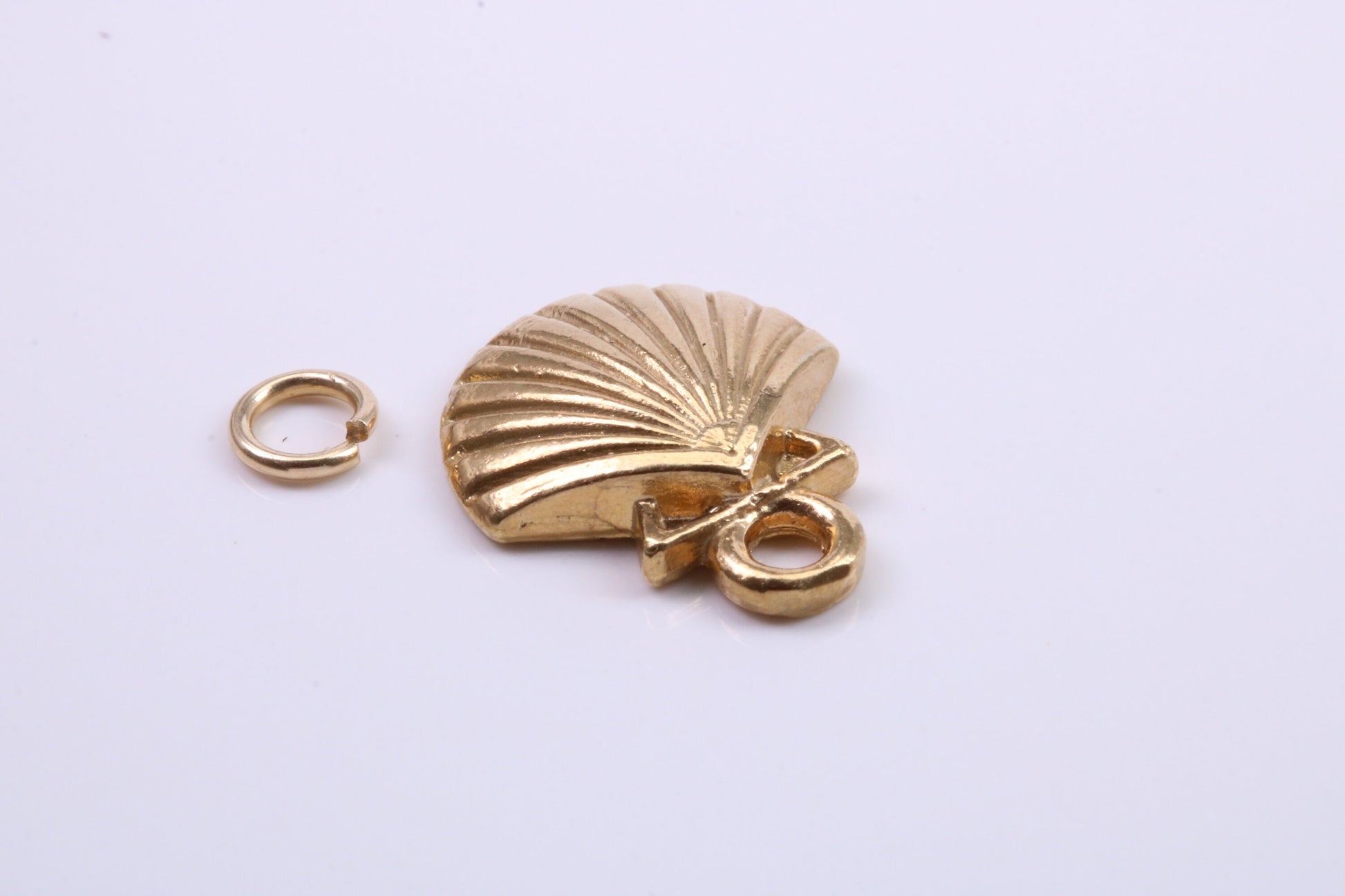 Sea Shell Charm, Traditional Charm, Made from Solid 9ct Yellow Gold, British Hallmarked, Complete with Attachment Link