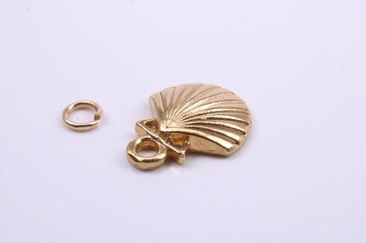 Sea Shell Charm, Traditional Charm, Made from Solid 9ct Yellow Gold, British Hallmarked, Complete with Attachment Link