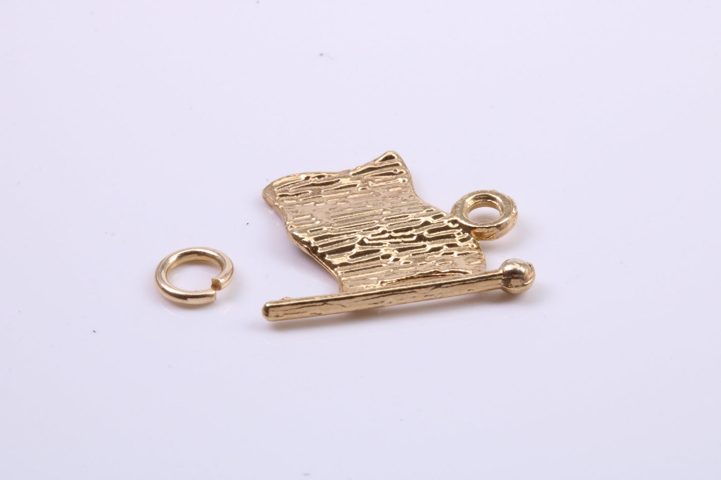 USA Flag Charm, Traditional Charm, Made from Solid 9ct Yellow Gold, British Hallmarked, Complete with Attachment Link