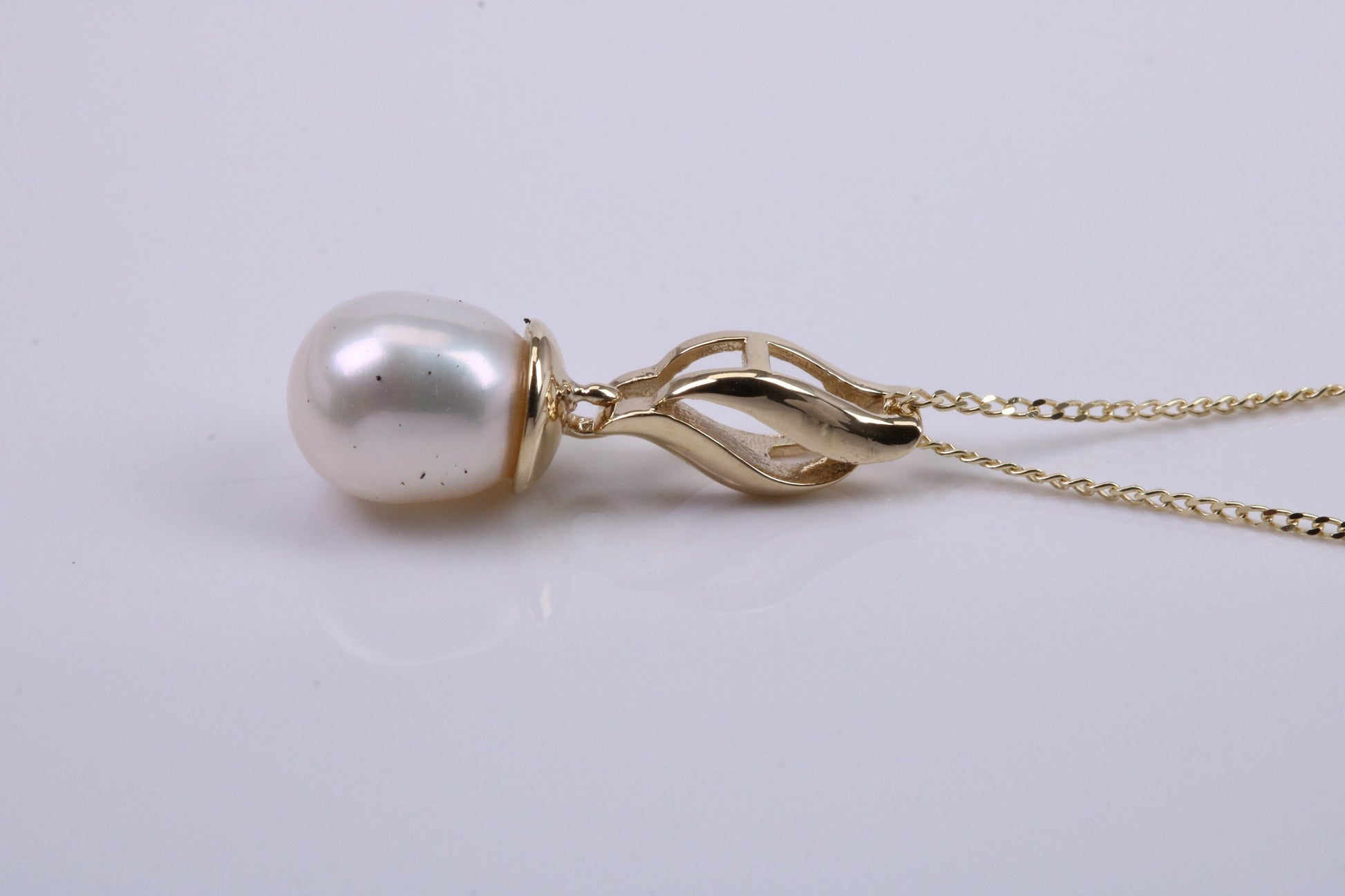 Natural Cultured Pearl Necklace set in Solid Yellow Gold Together with 18 Inch Yellow Gold Chain