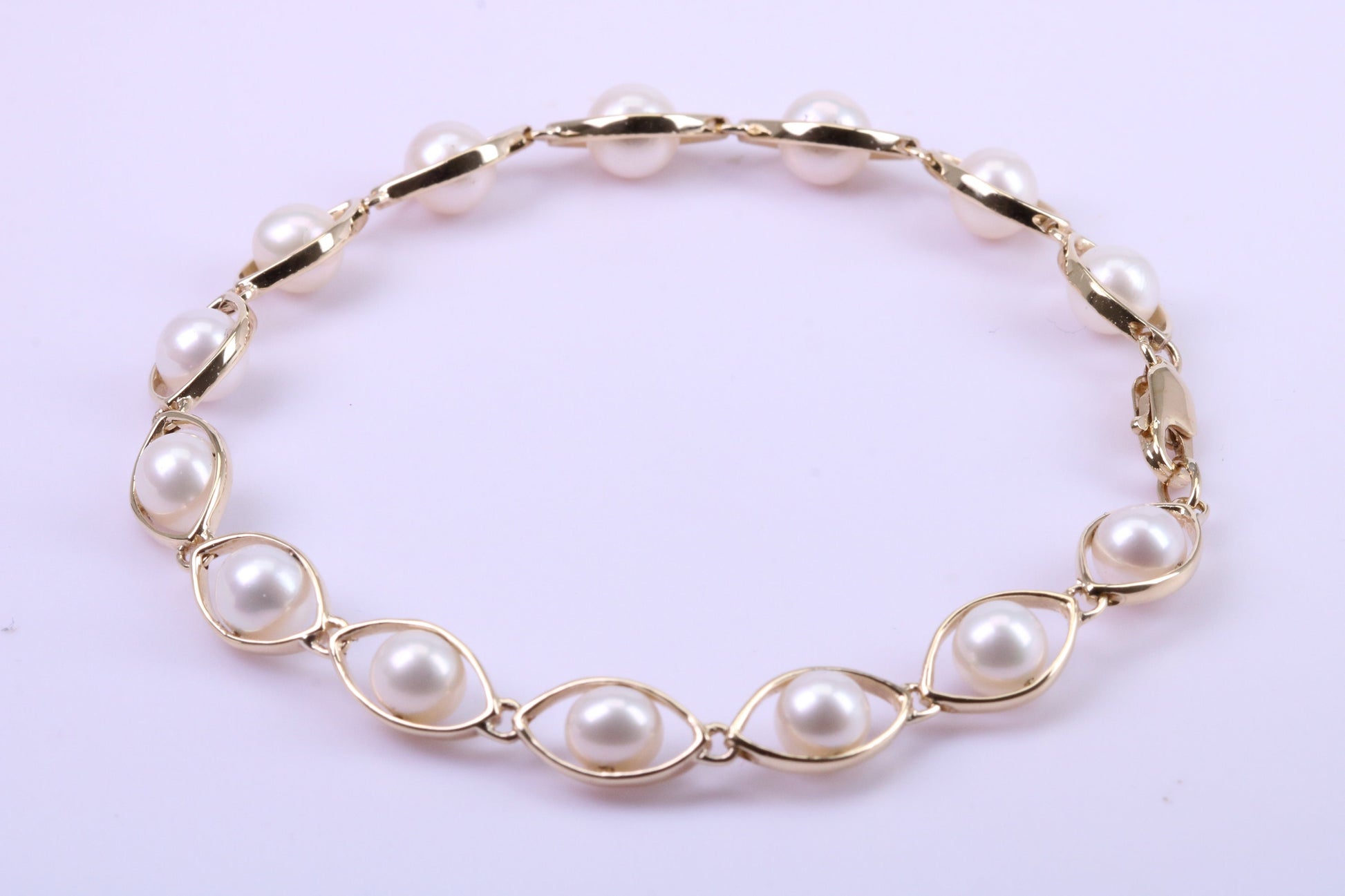 Stunning Natural Freshwater Pearl Bracelet set in Solid Yellow Gold