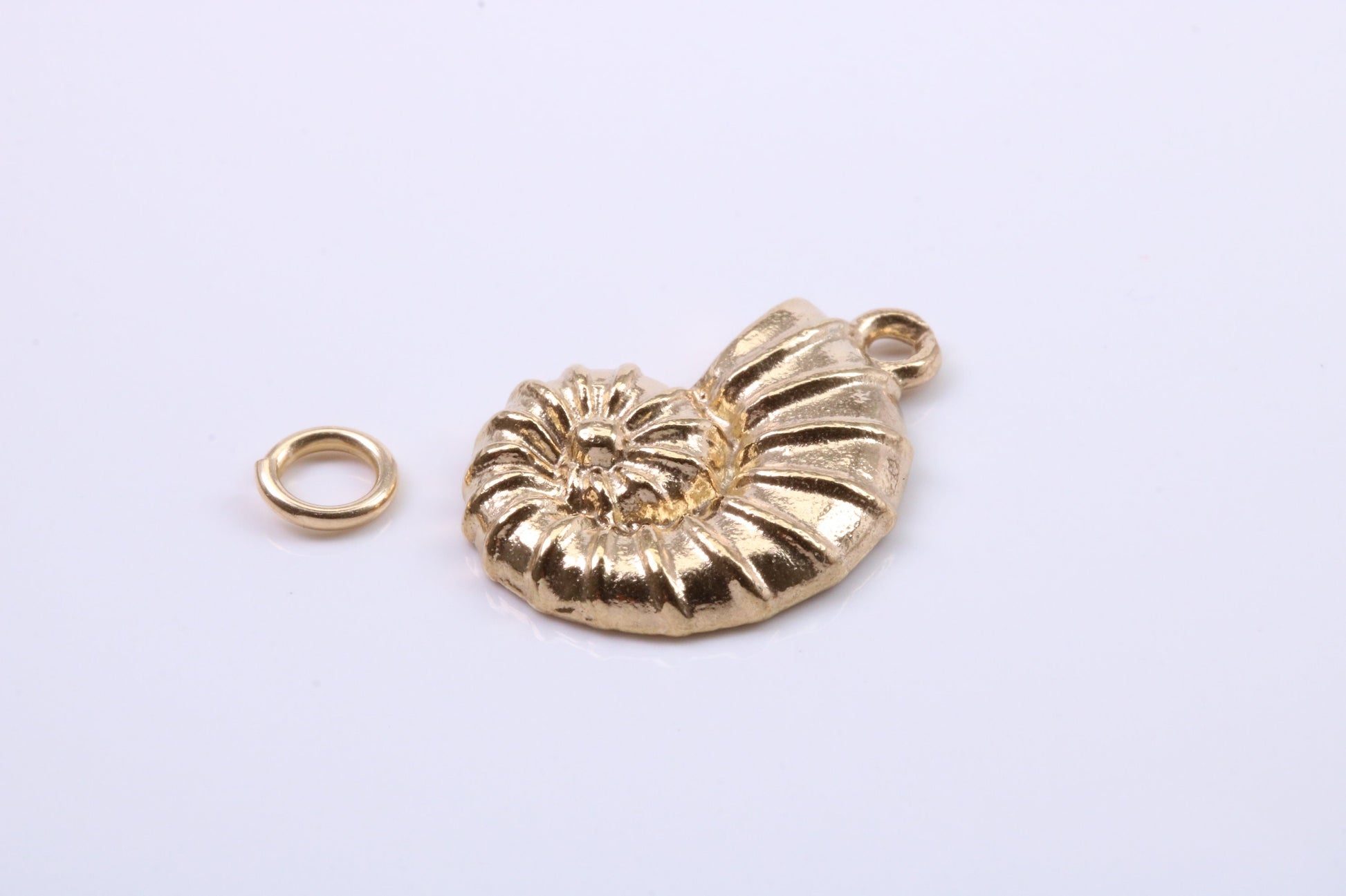 Sea Shell Charm, Traditional Charm, Made from Solid 9ct Yellow Gold, British Hallmarked, Complete with Attachment Link