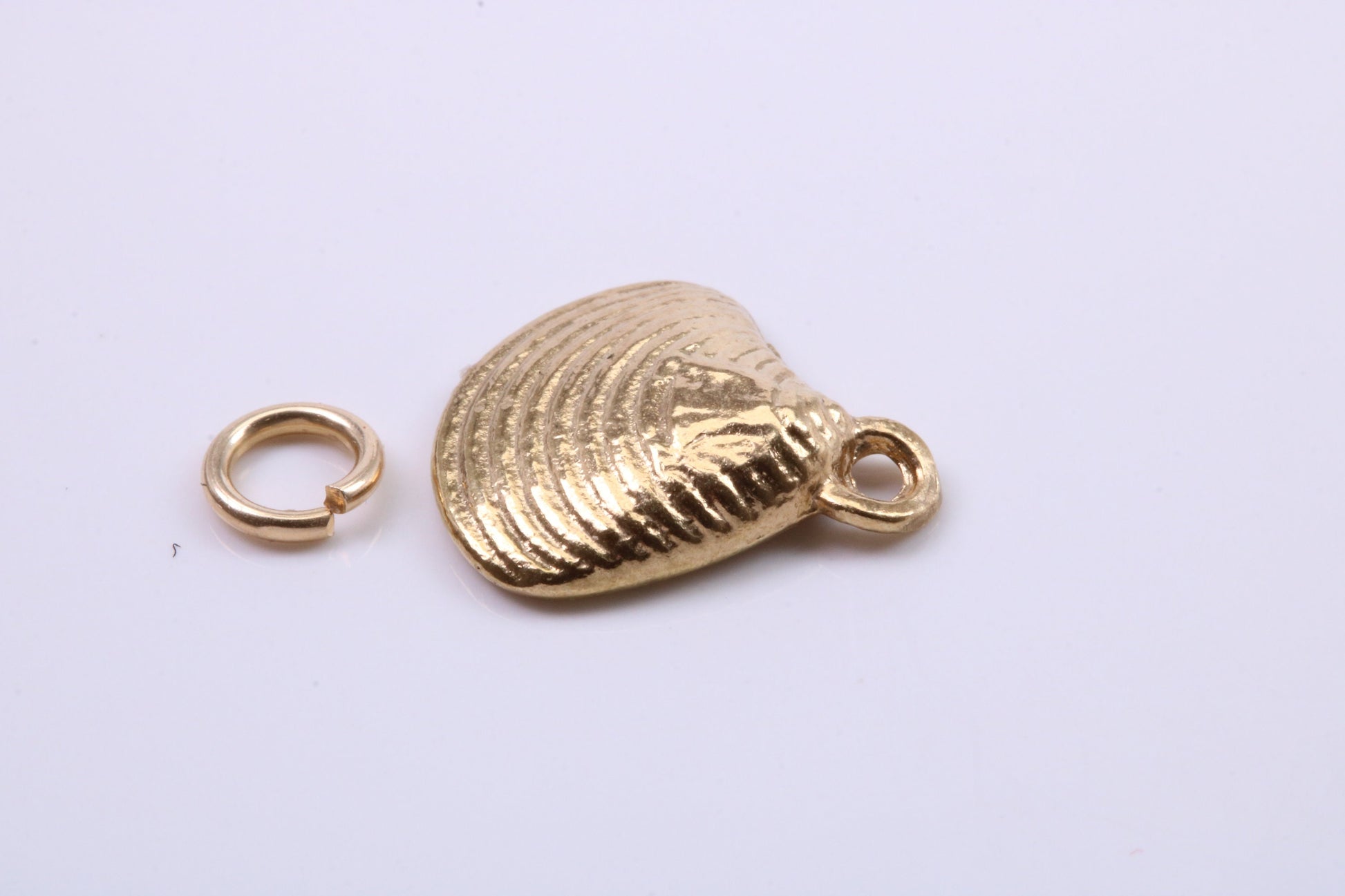 Sea Shell Charm, Traditional Charm, Made from Solid 9ct Yellow Gold, British Hallmarked, Complete with Attachment Link