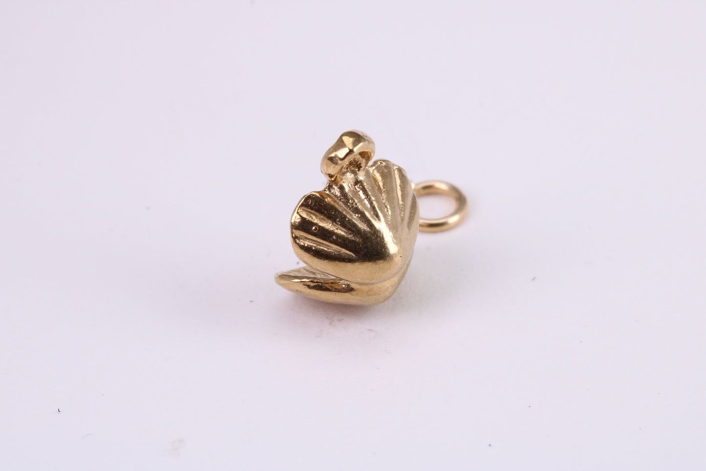 Pearl Shell Clam Charm, Traditional Charm, Made from Solid Yellow Gold, British Hallmarked, Complete with Attachment Link