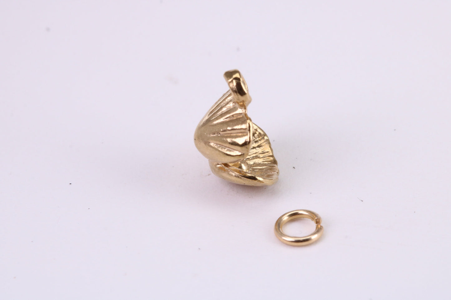 Pearl Shell Clam Charm, Traditional Charm, Made from Solid Yellow Gold, British Hallmarked, Complete with Attachment Link