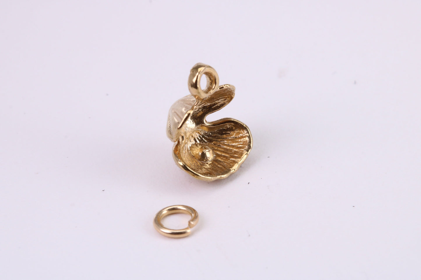 Pearl Shell Clam Charm, Traditional Charm, Made from Solid Yellow Gold, British Hallmarked, Complete with Attachment Link