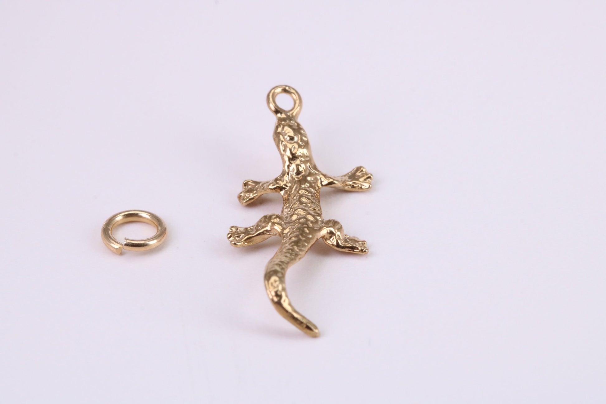 Gecko Lizard Charm, Traditional Charm, Made from Solid Yellow Gold, British Hallmarked, Complete with Attachment Link