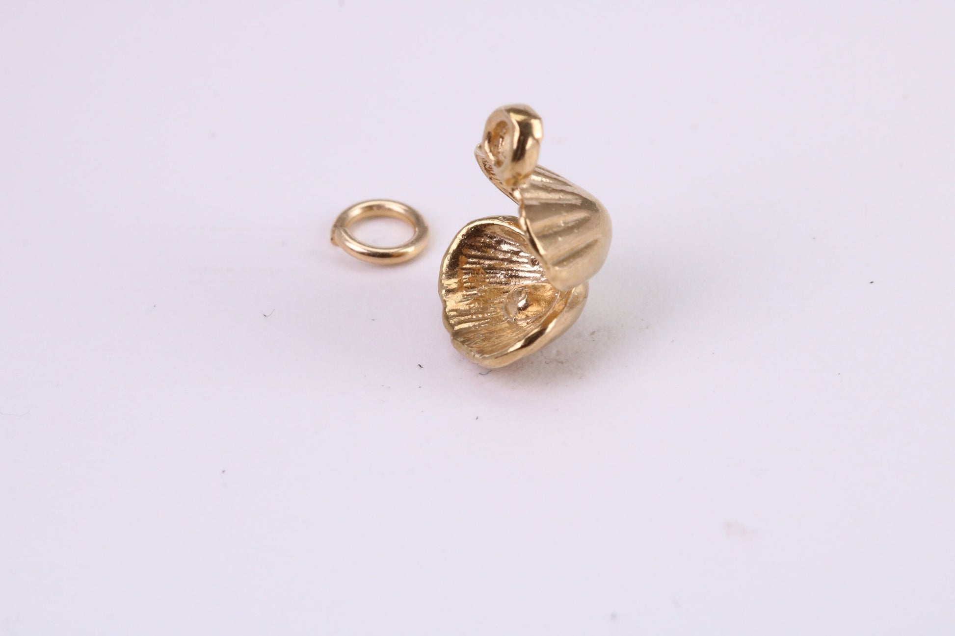 Pearl Shell Clam Charm, Traditional Charm, Made from Solid Yellow Gold, British Hallmarked, Complete with Attachment Link