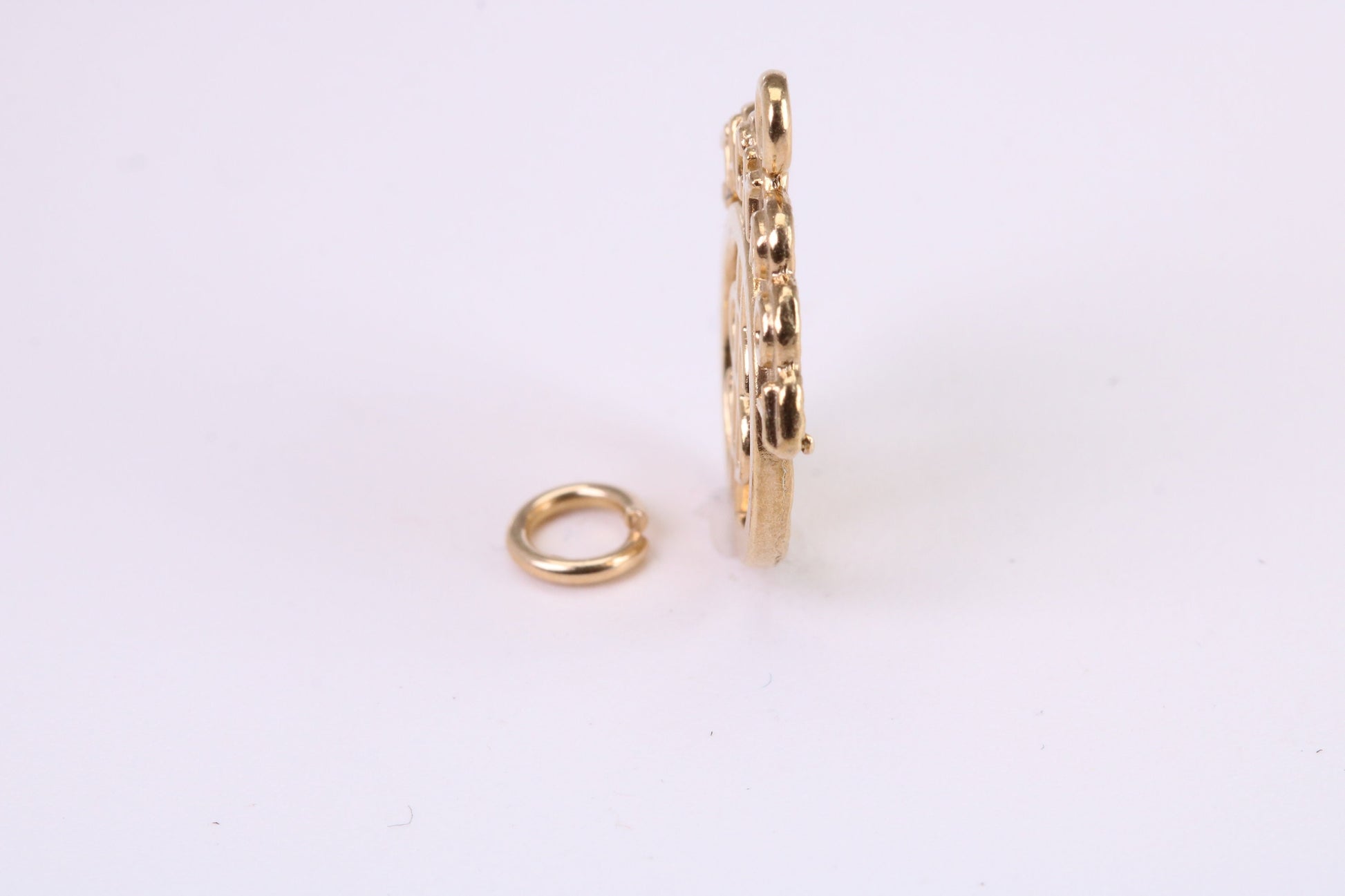 Jackpot Charm, Traditional Charm, Made from Solid Yellow Gold, British Hallmarked, Complete with Attachment Link
