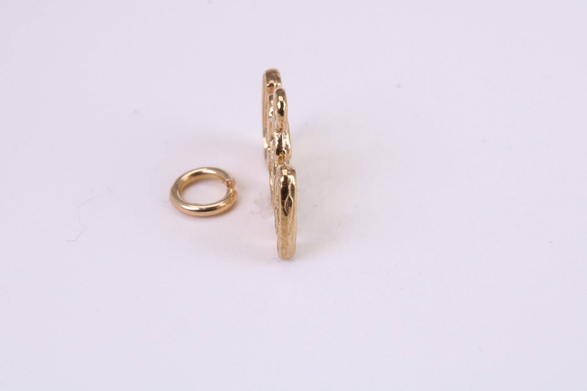 USA Charm, Traditional Charm, Made from Solid Yellow Gold, British Hallmarked, Complete with Attachment Link