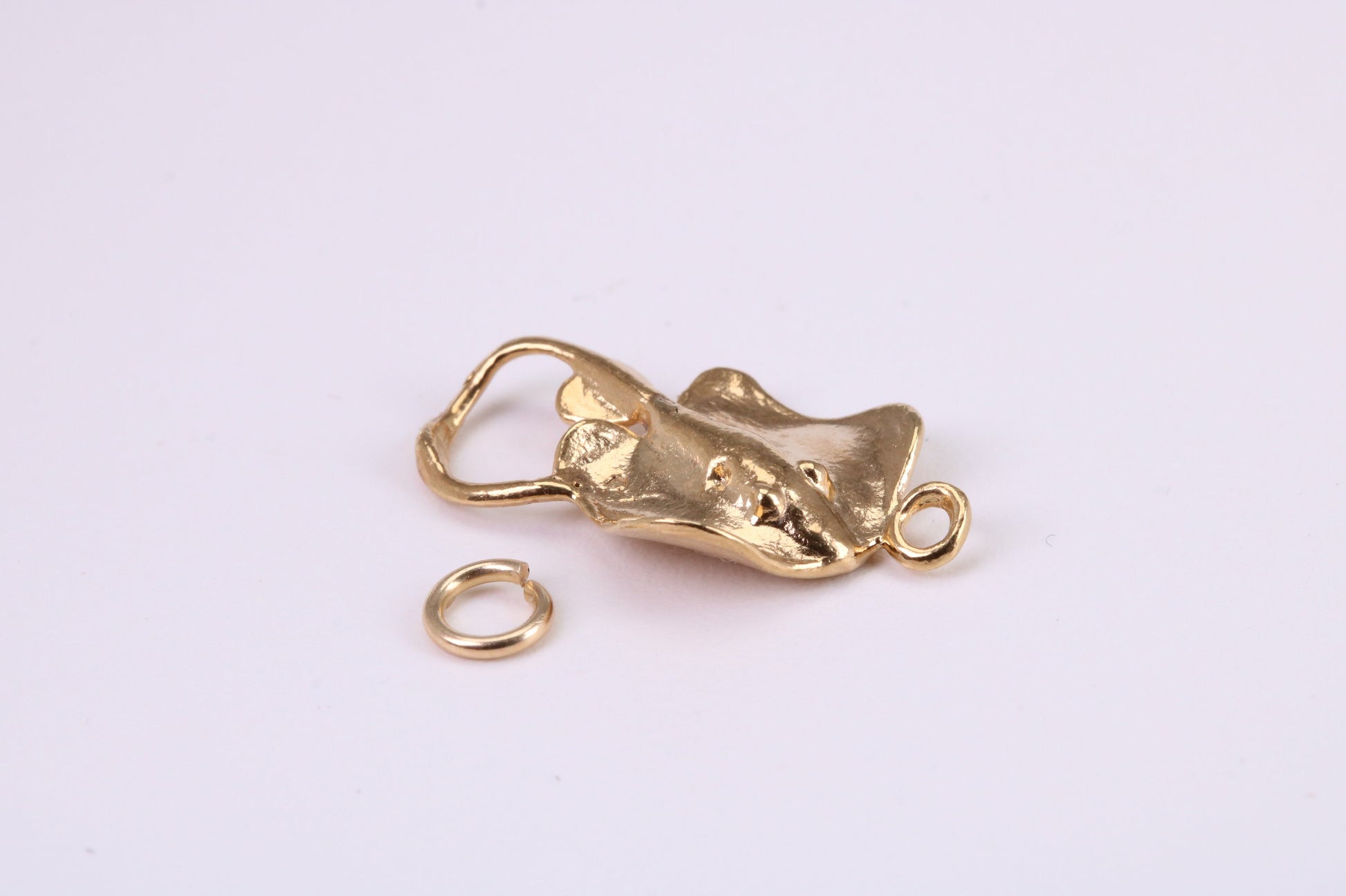 Sting Ray Charm, Traditional Charm, Made from Solid Yellow Gold, British Hallmarked, Complete with Attachment Link