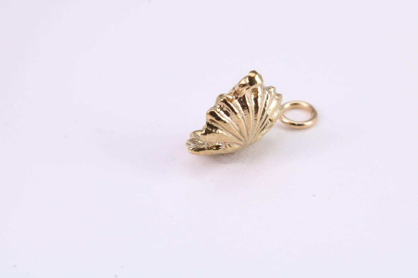 Pearl Shell Clam Charm, Traditional Charm, Made from Solid Yellow Gold, British Hallmarked, Complete with Attachment Link