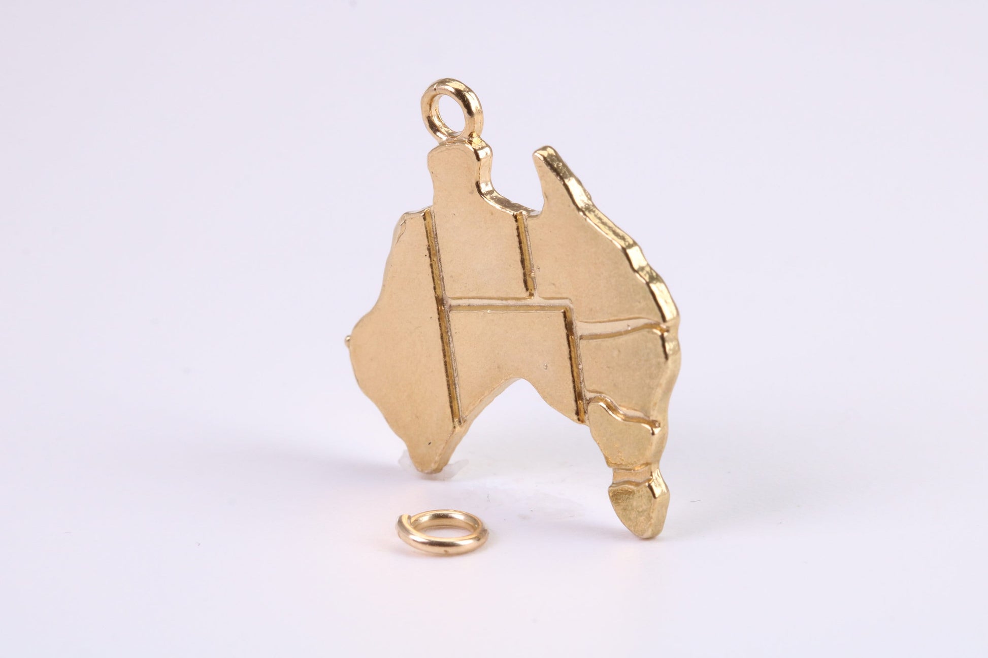Australia Charm, Traditional Charm, Made from Solid Yellow Gold, British Hallmarked, Complete with Attachment Link