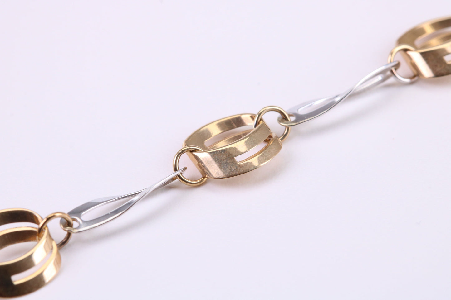 Round and Oval Open Link Bracelet, Made From Solid Yellow Gold, British Hallmarked, Luxury Gift Boxed