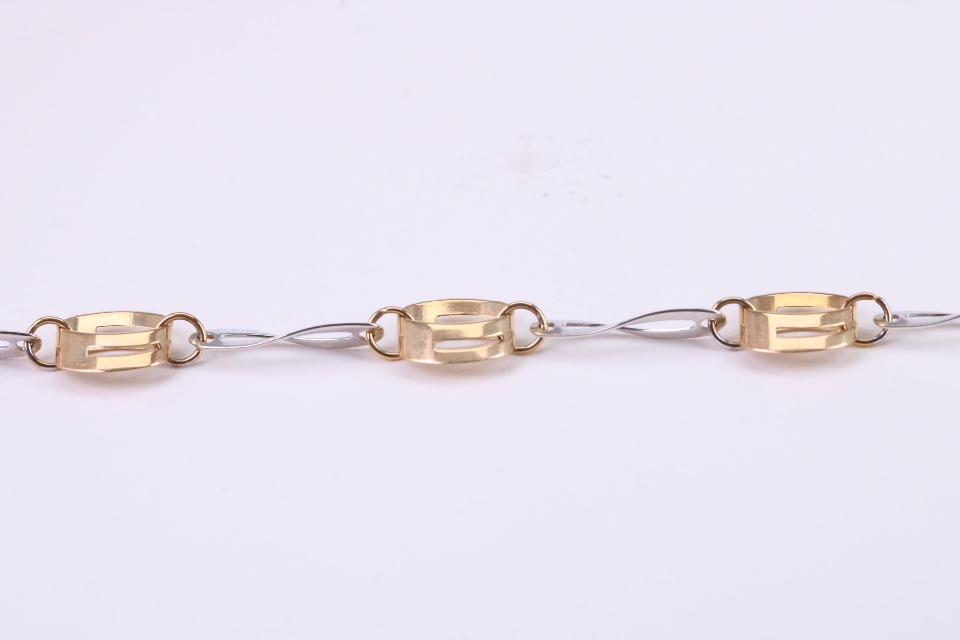 Round and Oval Open Link Bracelet, Made From Solid Yellow Gold, British Hallmarked, Luxury Gift Boxed